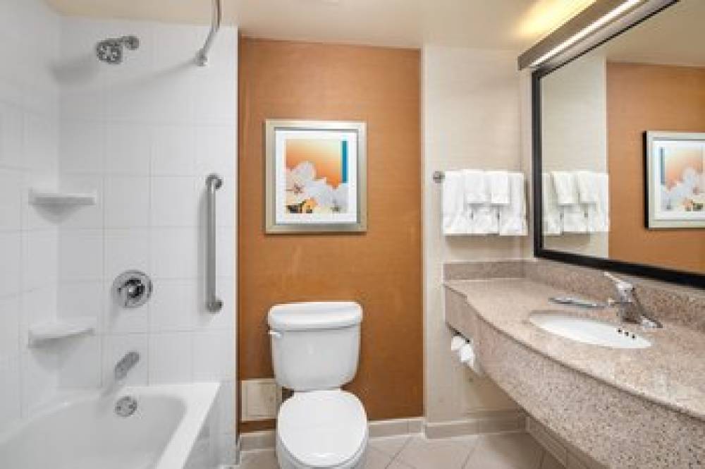 Fairfield Inn And Suites By Marriott Toronto Airport 7