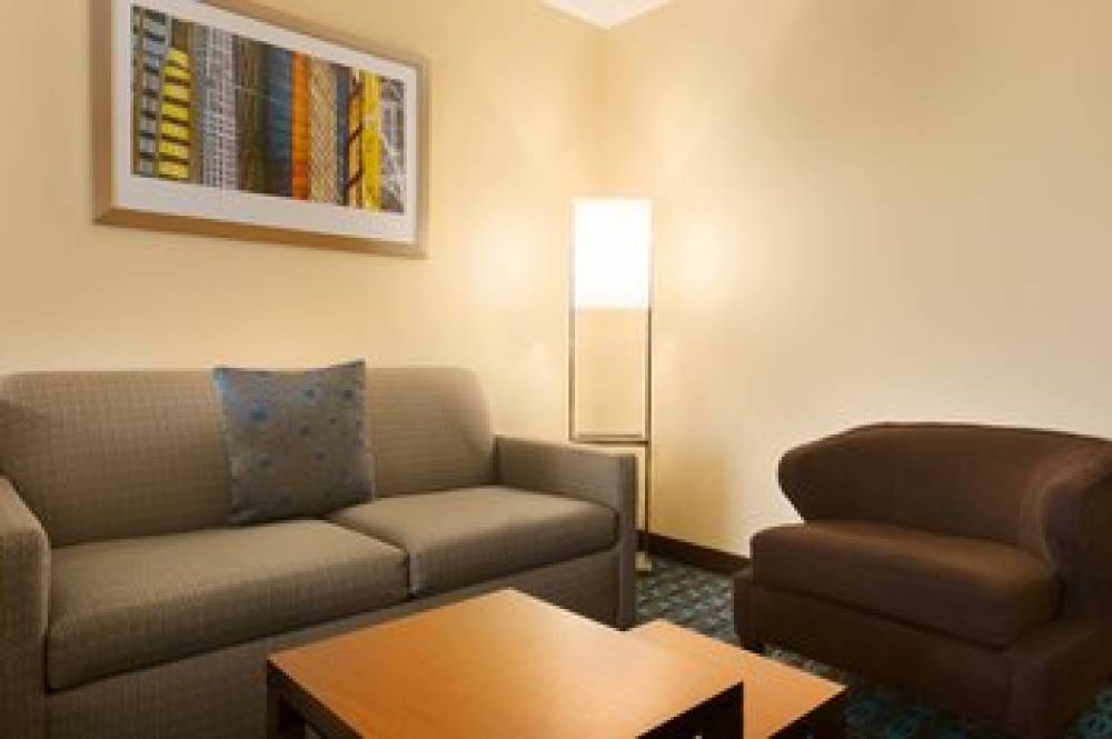 Fairfield Inn And Suites By Marriott Weirton 9