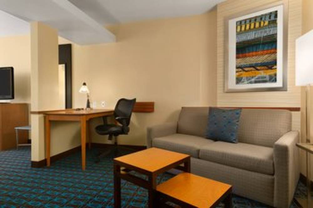 Fairfield Inn And Suites By Marriott Weirton 10