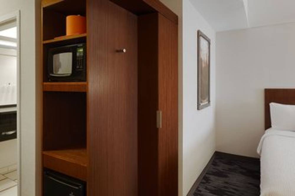 Fairfield Inn And Suites By Marrriott Columbus Airport 10