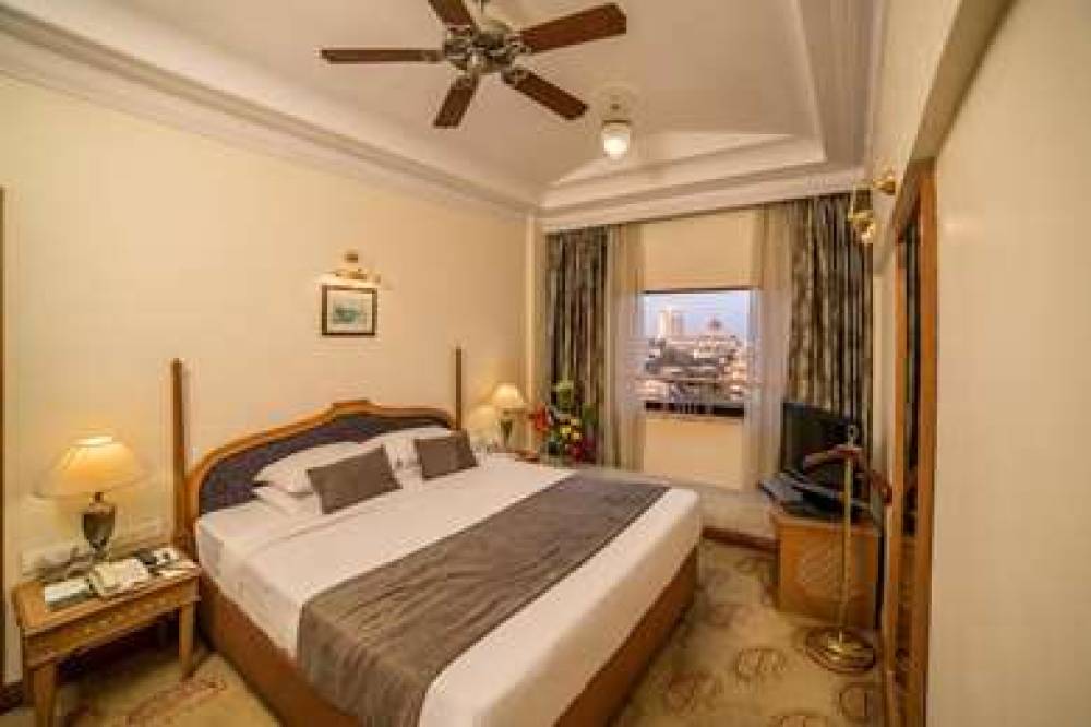 FARIYAS HOTEL MUMBAI COLABA 5