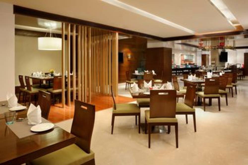 Four Points By Sheraton Ahmedabad 10