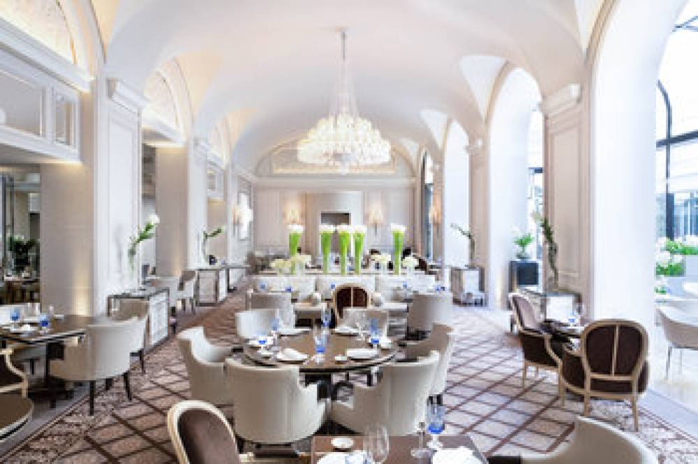 Four Seasons Hotel George V Paris 10