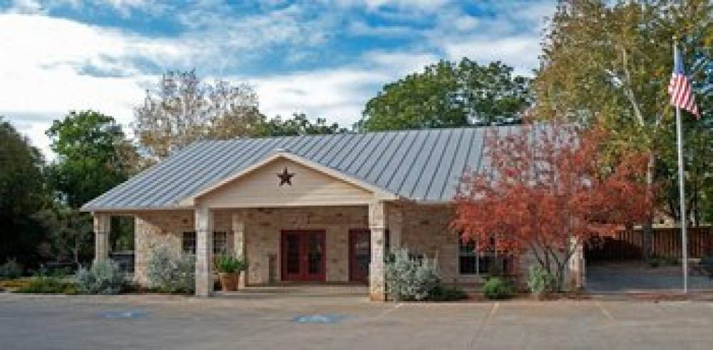 FREDERICKSBURG INN AND SUITES 3