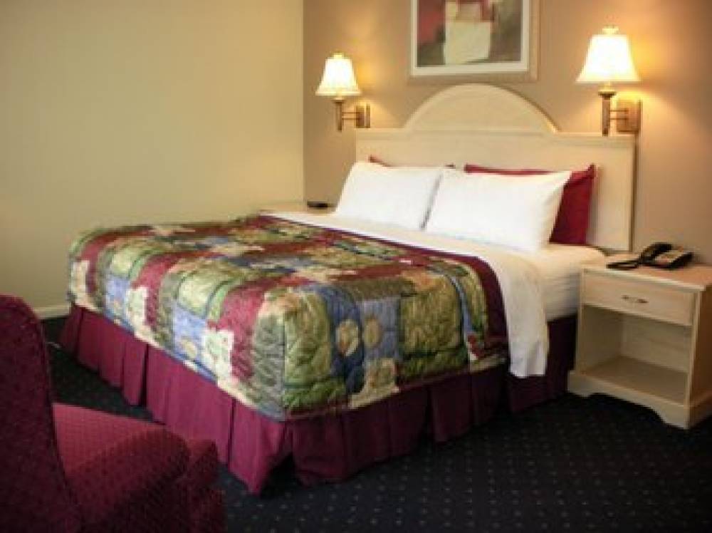 GOLDEN MANOR INN AND SUITES 3