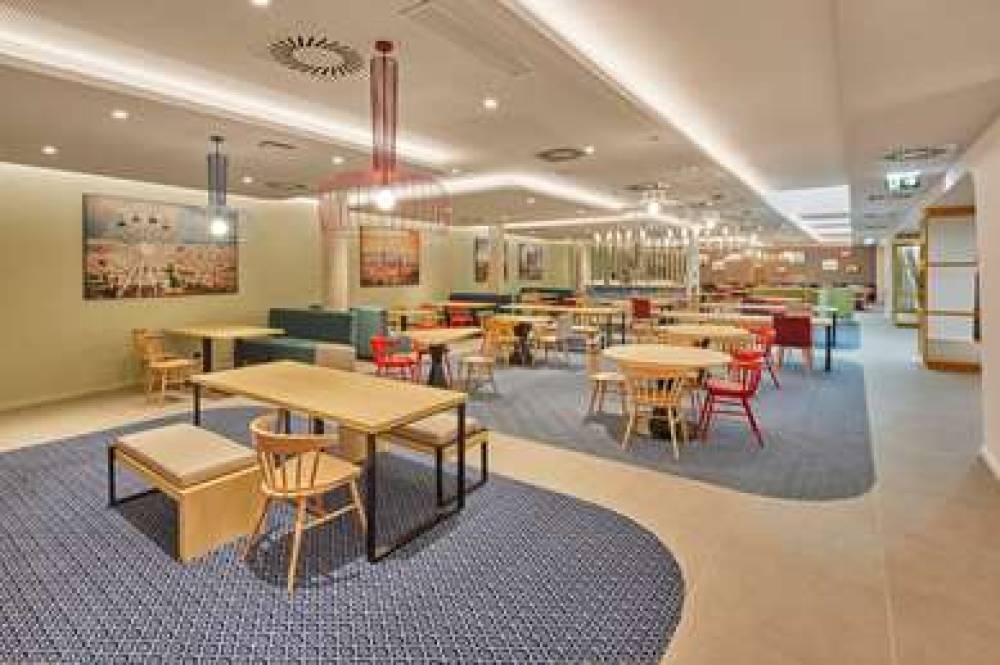 HAMPTON BY HILTON BARCELONA FIRA 8