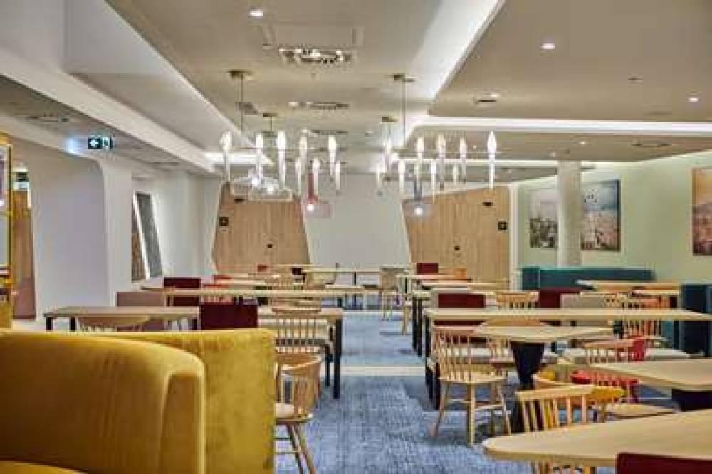 HAMPTON BY HILTON BARCELONA FIRA 9