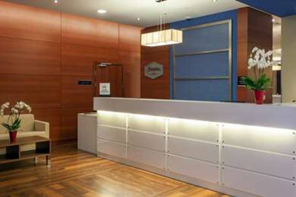 Hampton By Hilton Warsaw Airport 2