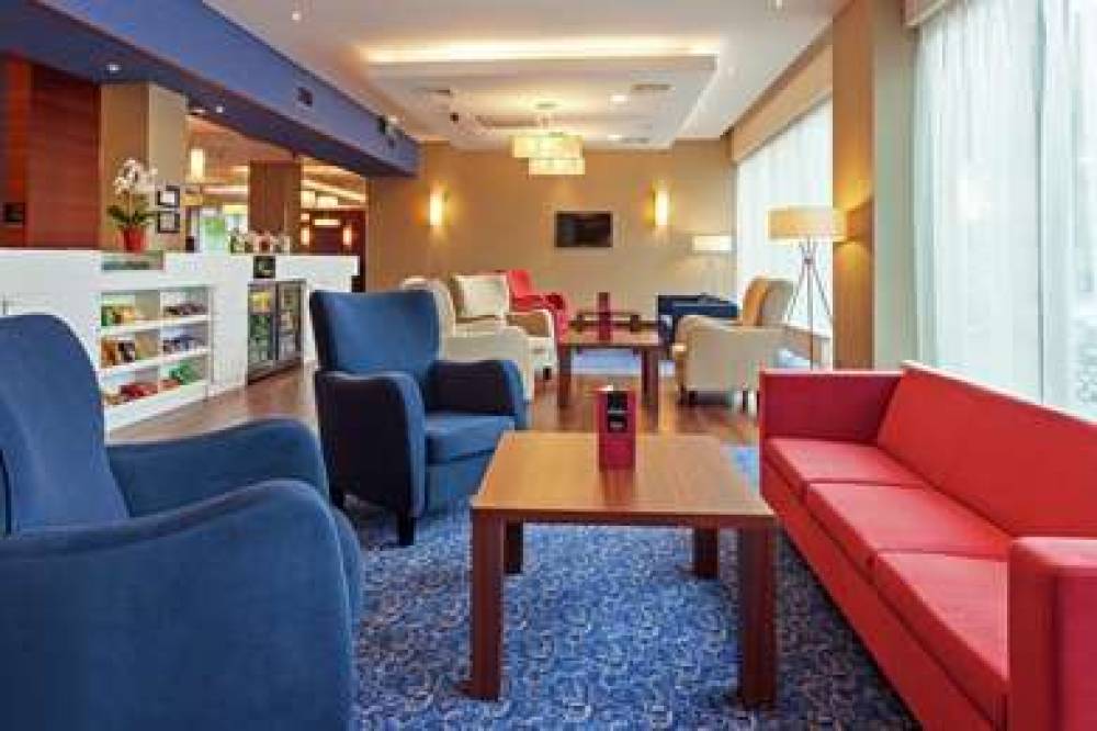 Hampton By Hilton Warsaw Airport 4