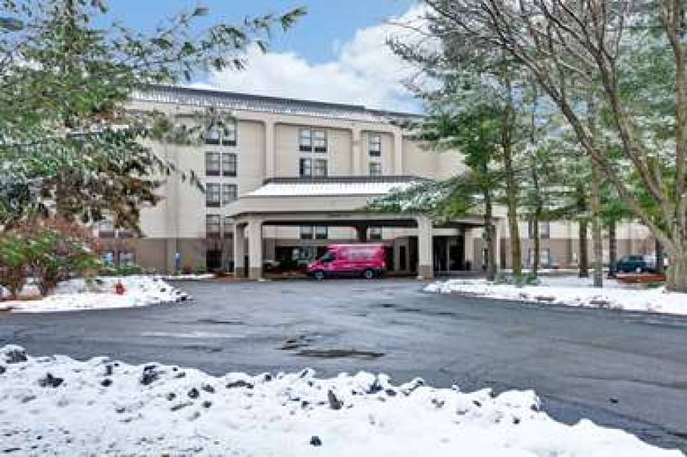 Hampton Inn Albany-Wolf Road 2