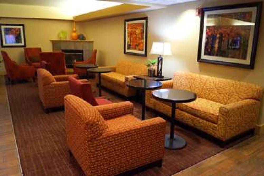 Hampton Inn Altoona 3