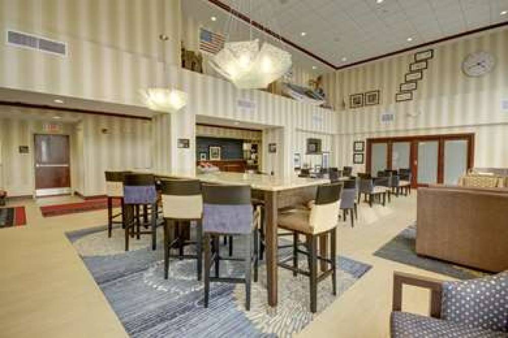 Hampton Inn &amp; Suites Alexandria, MN 10