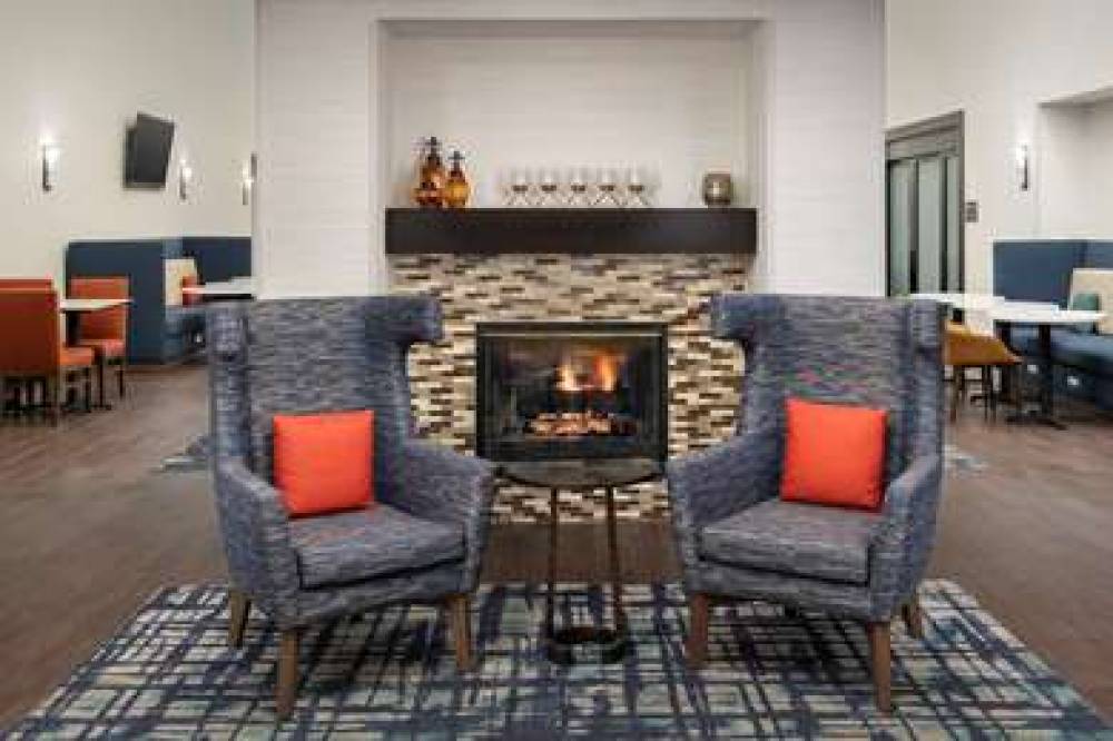 Hampton Inn &amp; Suites Alpharetta-Win 4