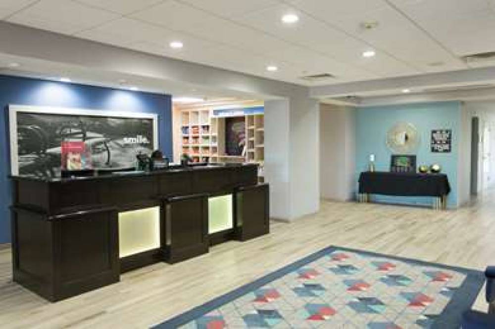 Hampton Inn &amp; Suites Ankeny 9