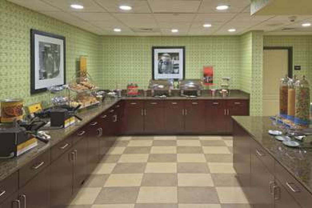 Hampton Inn &amp; Suites Asheville Airport 10