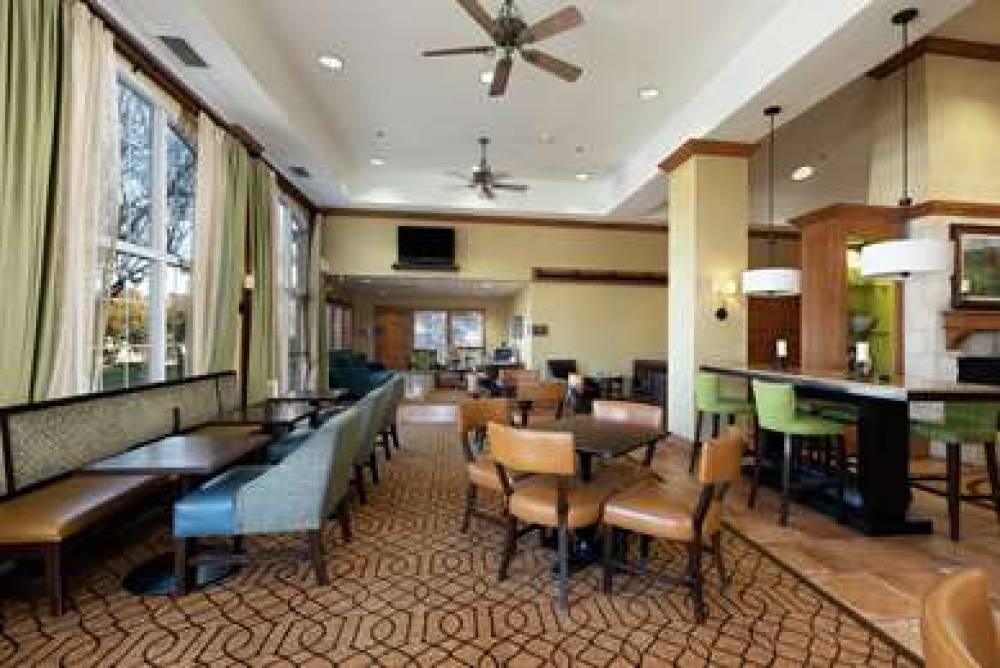 Hampton Inn &amp; Suites Austin Airport 8