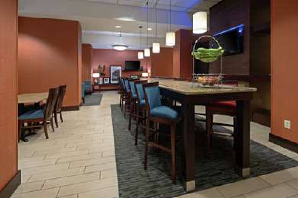 Hampton Inn &amp; Suites Bremerton 7