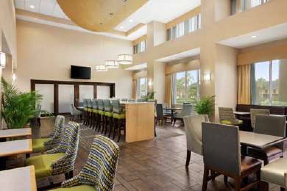 Hampton Inn &amp; Suites Brunswick 8