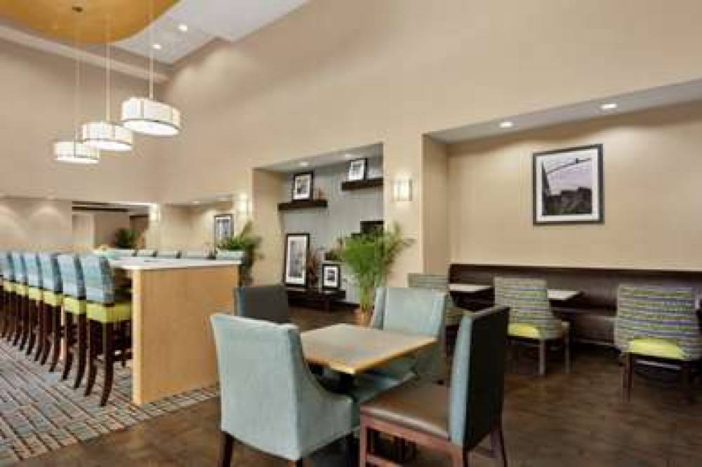 Hampton Inn &amp; Suites Brunswick 9