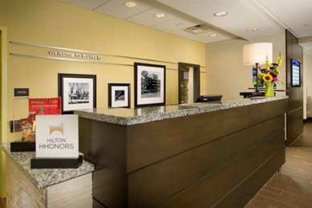 Hampton Inn &amp; Suites Buffalo Airport 5