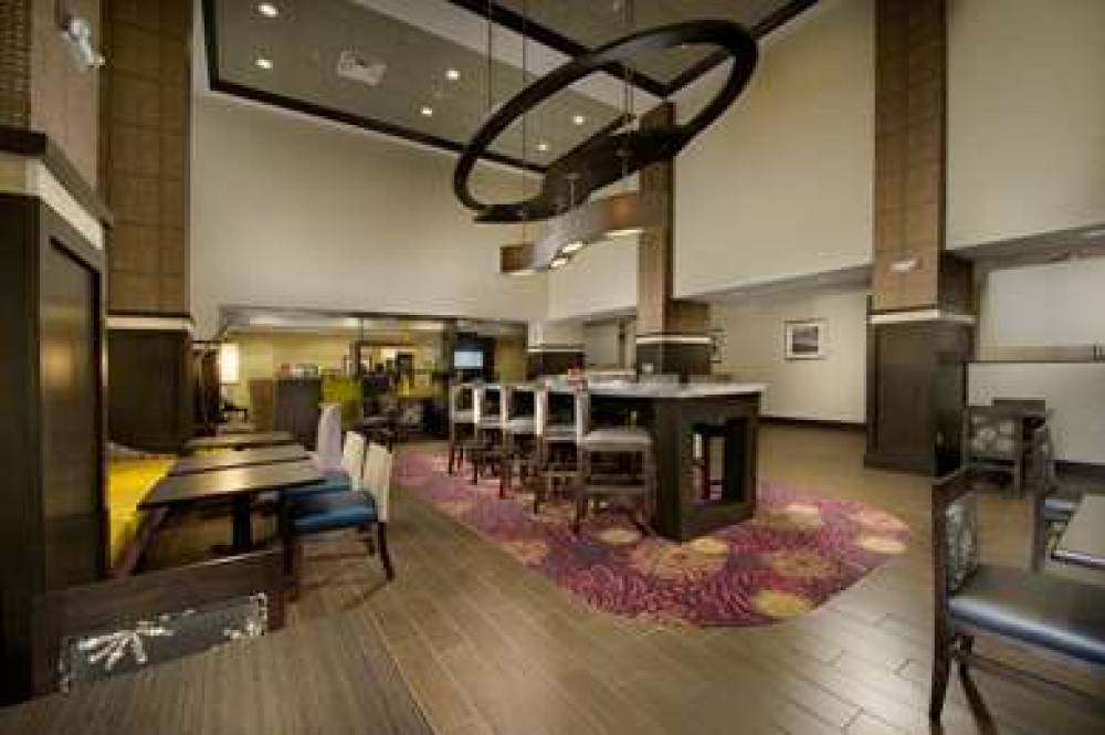 Hampton Inn &amp; Suites Buffalo Airport 4