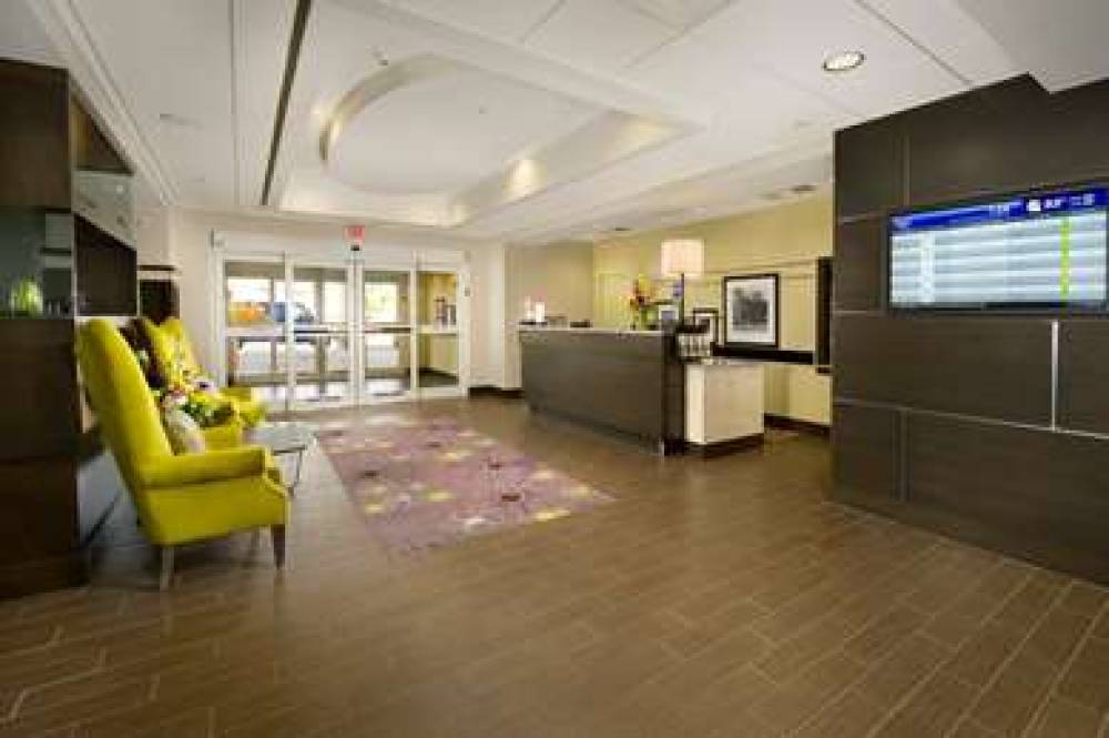 Hampton Inn &amp; Suites Buffalo Airport 3