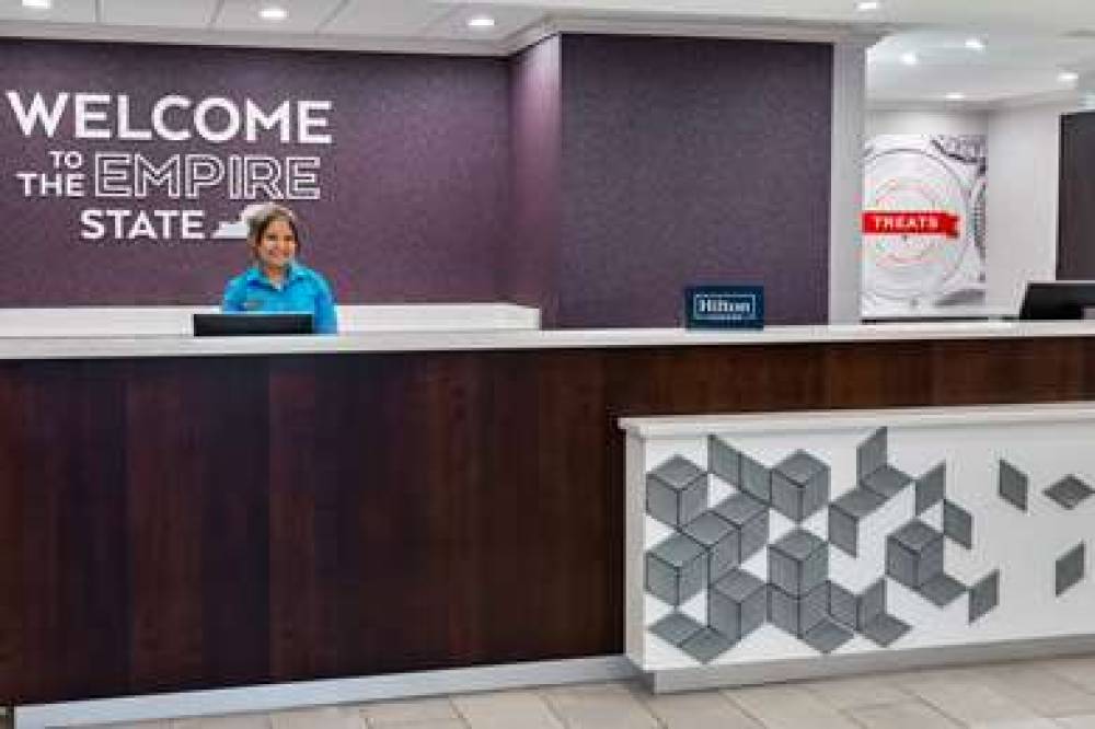 Hampton Inn &amp; Suites Buffalo/Downtown 4