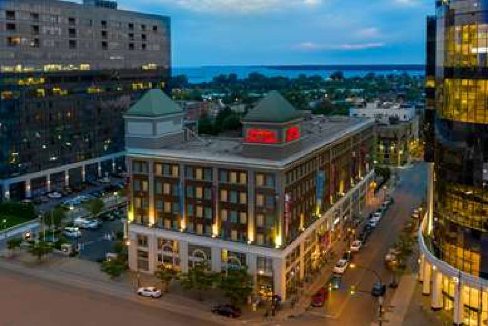 Hampton Inn &amp; Suites Buffalo/Downtown 1