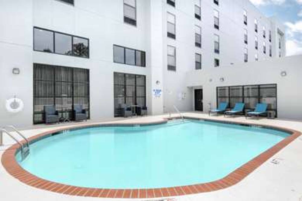 Hampton Inn &amp; Suites Burlington, NC 6