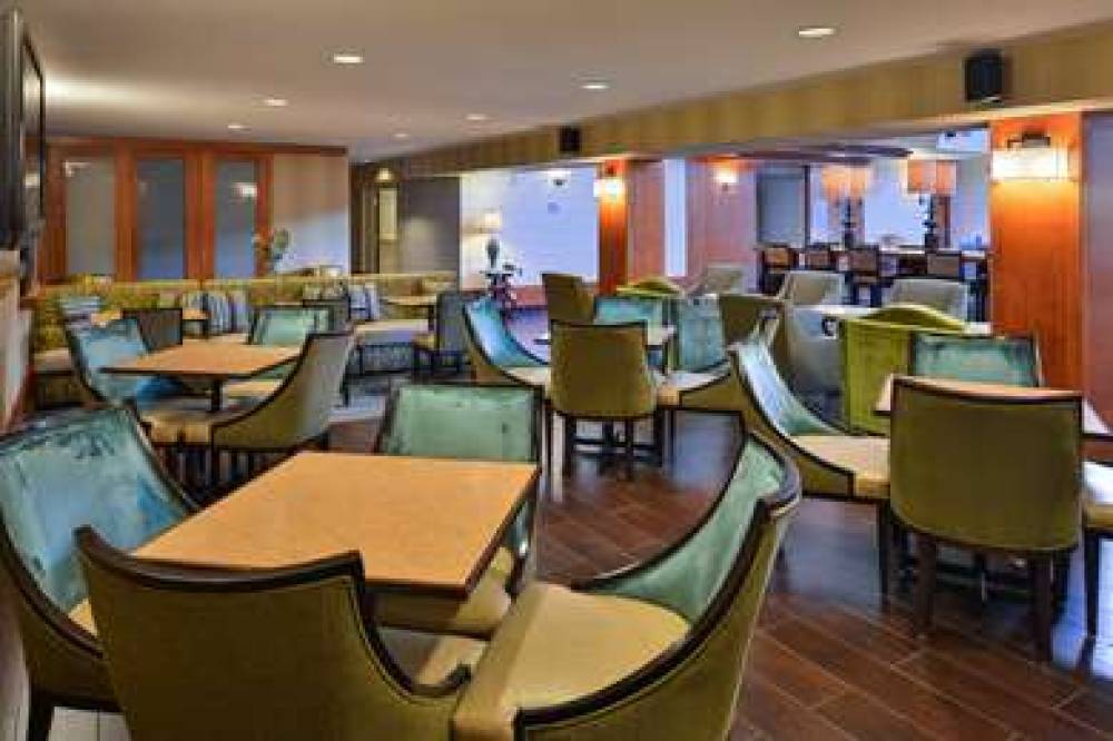 Hampton Inn &amp; Suites By Hilton Calgary- Unive 8