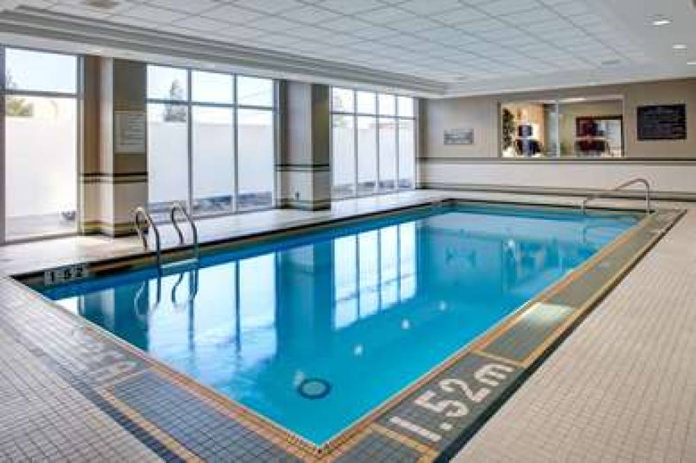 Hampton Inn &amp; Suites By Hilton Toronto Airport 3