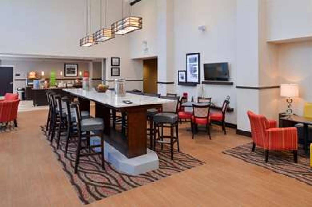 Hampton Inn &amp; Suites California University-Pi 9