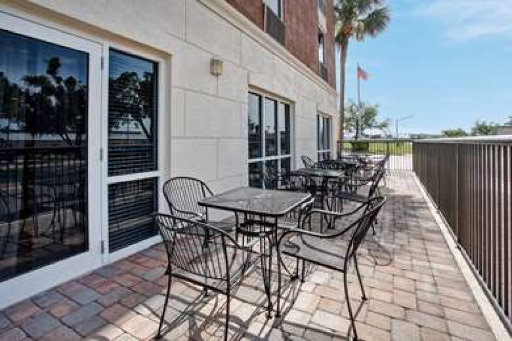 Hampton Inn &amp; Suites - Cape Coral/Fort Myers  2