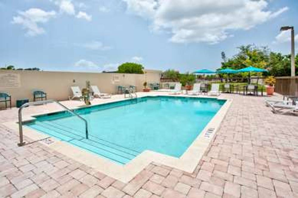 Hampton Inn &amp; Suites - Cape Coral/Fort Myers  10