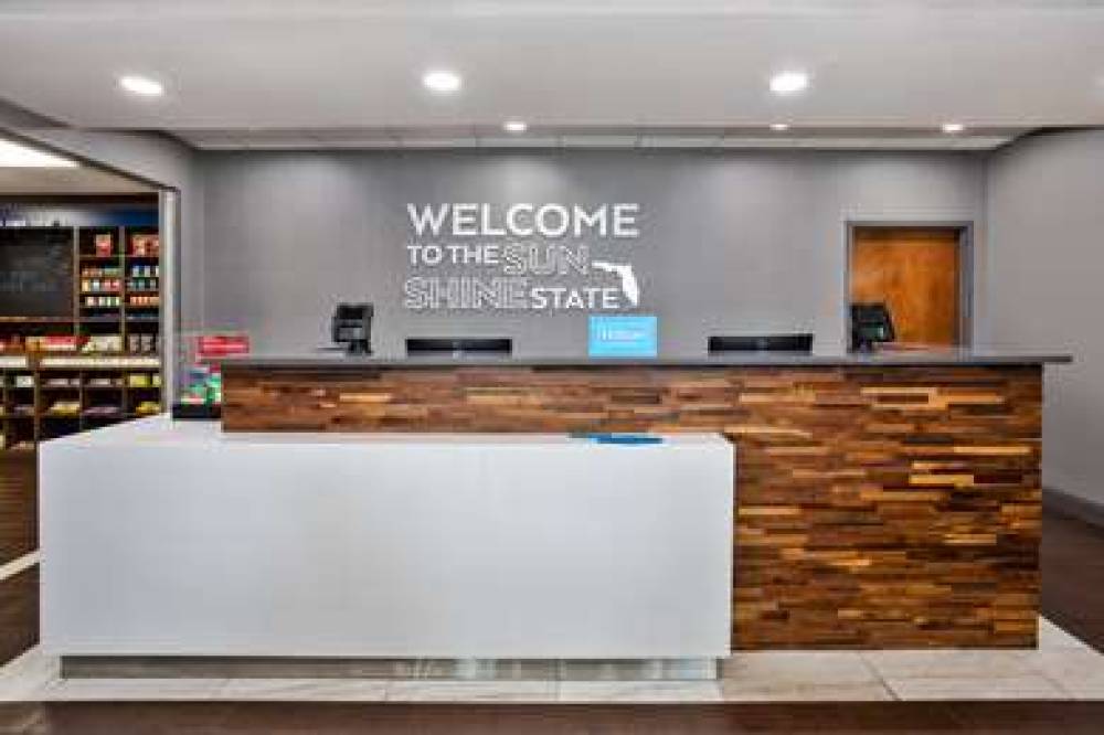 Hampton Inn &amp; Suites - Cape Coral/Fort Myers  9