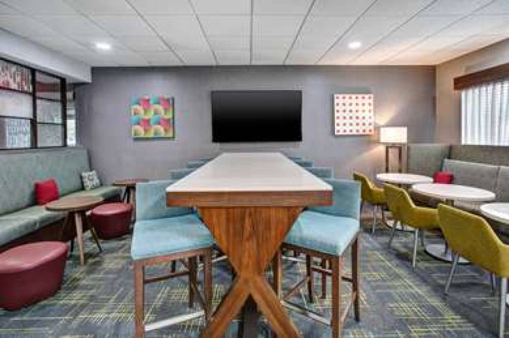 Hampton Inn &amp; Suites - Cape Coral/Fort Myers  8