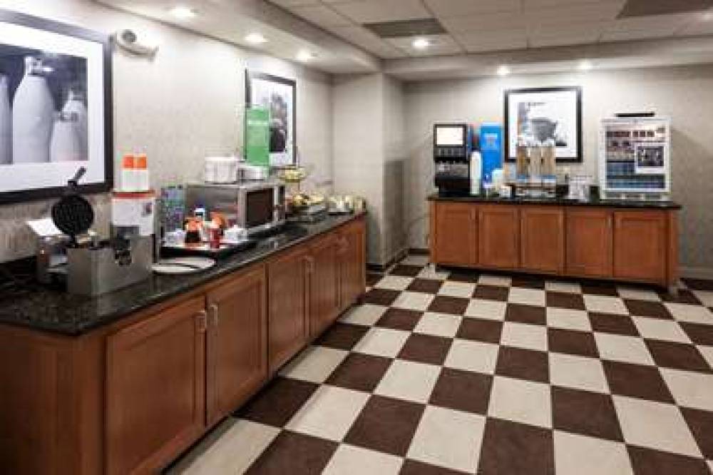 Hampton Inn &amp; Suites Cedar Rapids - North 9