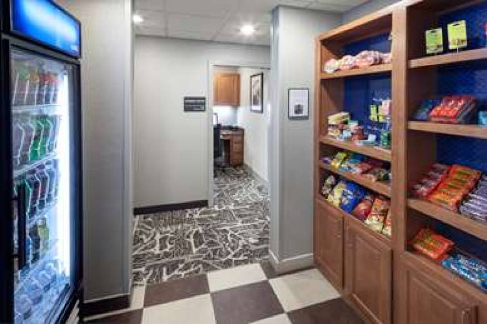 Hampton Inn &amp; Suites Cedar Rapids - North 7