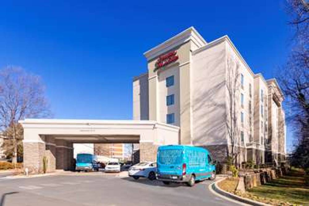 Hampton Inn &amp; Suites Charlotte-Airport 2