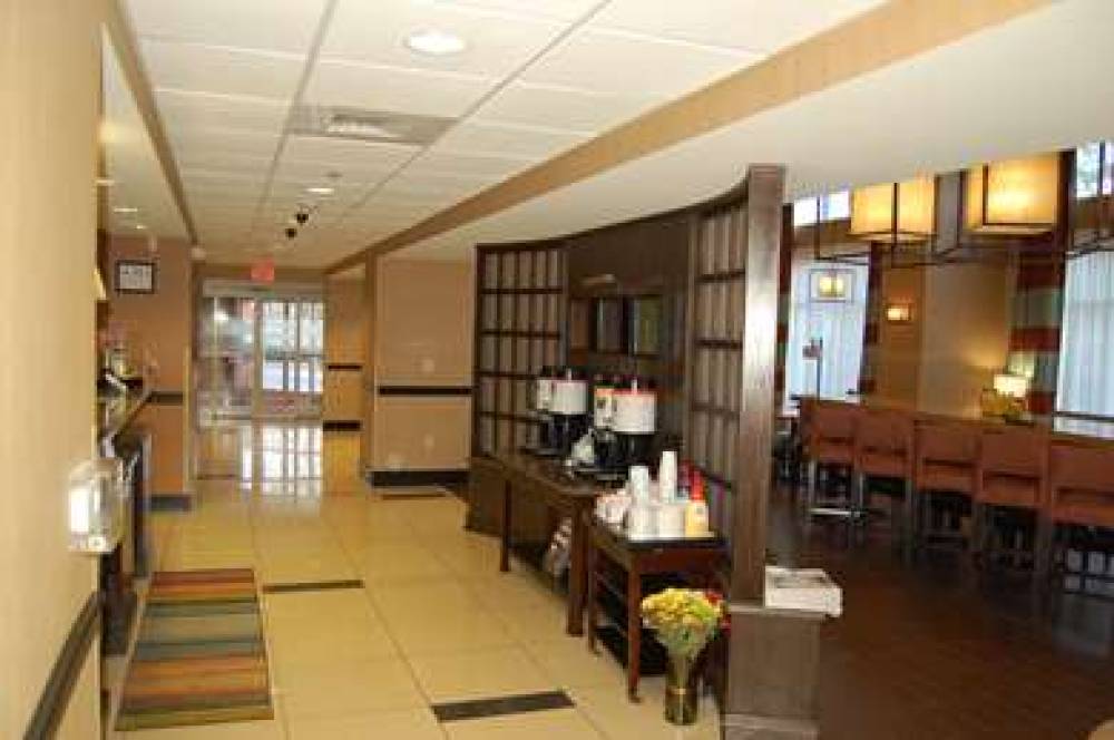 Hampton Inn &amp; Suites Charlotte-Airport 5