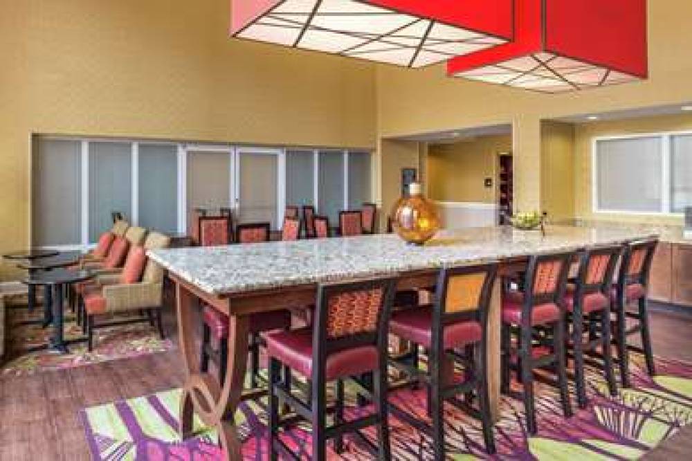 Hampton Inn &amp; Suites Charlotte-Arrowood 8