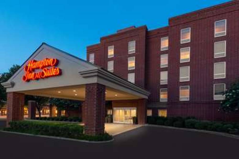 Hampton Inn &amp; Suites Charlottesville-At The U 2