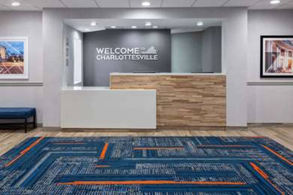 Hampton Inn &amp; Suites Charlottesville-At The U 8