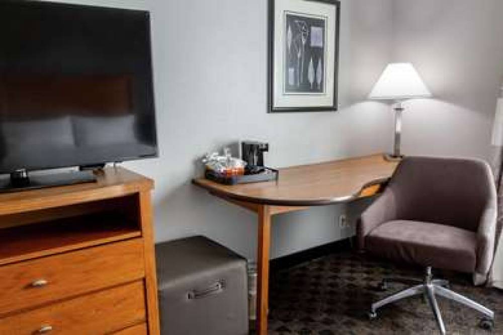 Hampton Inn &amp; Suites Chesapeake-Square Mall 10