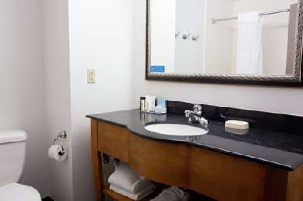 Hampton Inn &amp; Suites Chesapeake-Square Mall 9