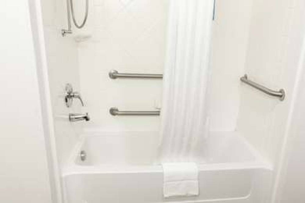 Hampton Inn &amp; Suites Chesapeake-Square Mall 8