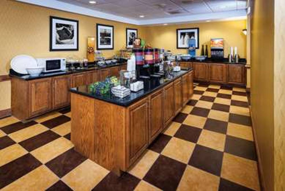 Hampton Inn &amp; Suites Chesapeake-Square Mall 6