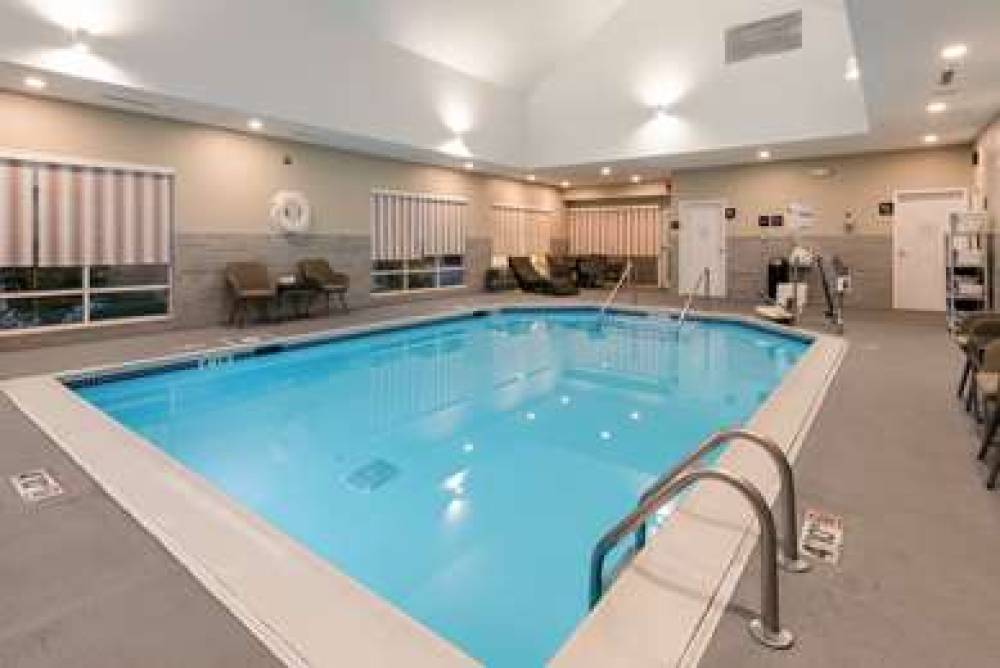 Hampton Inn &amp; Suites Chicago-Hoffman Estates 8