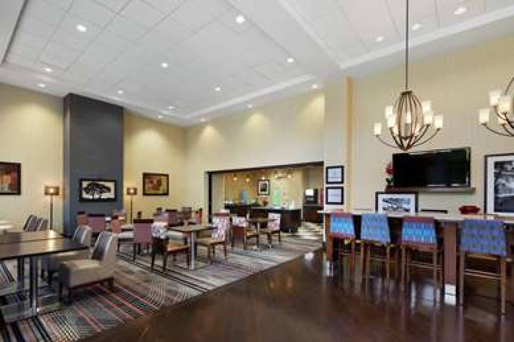 Hampton Inn &amp; Suites Chicago/Mt. Prospect 8