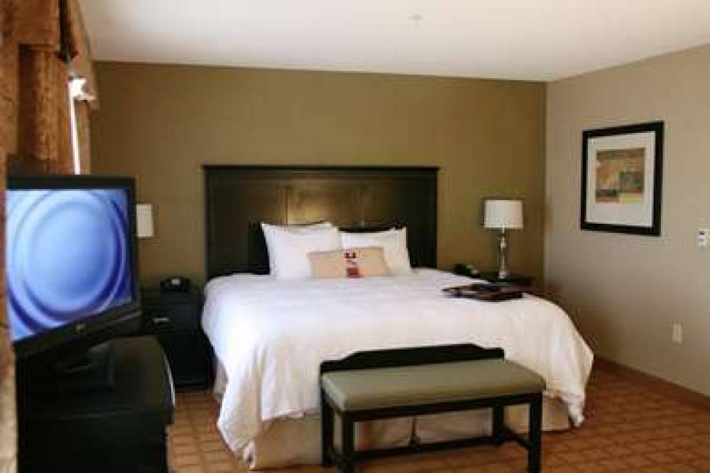 Hampton Inn &amp; Suites Chicago/St. Charles 10